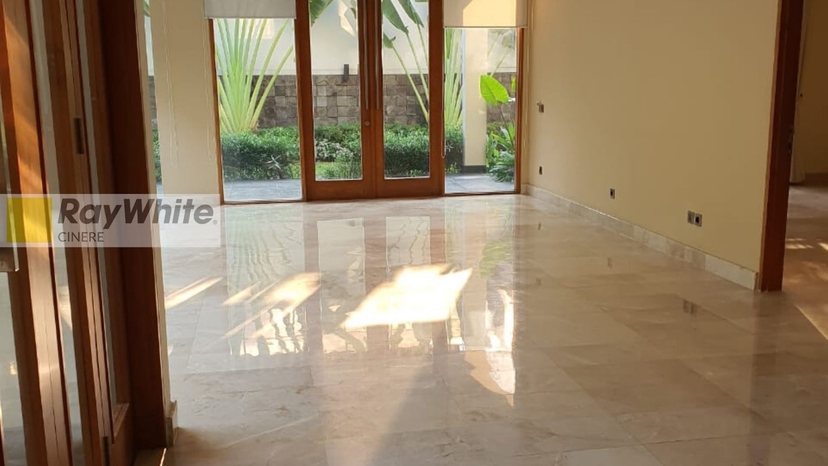 Disewakan Rumah dalam town house di Kemang