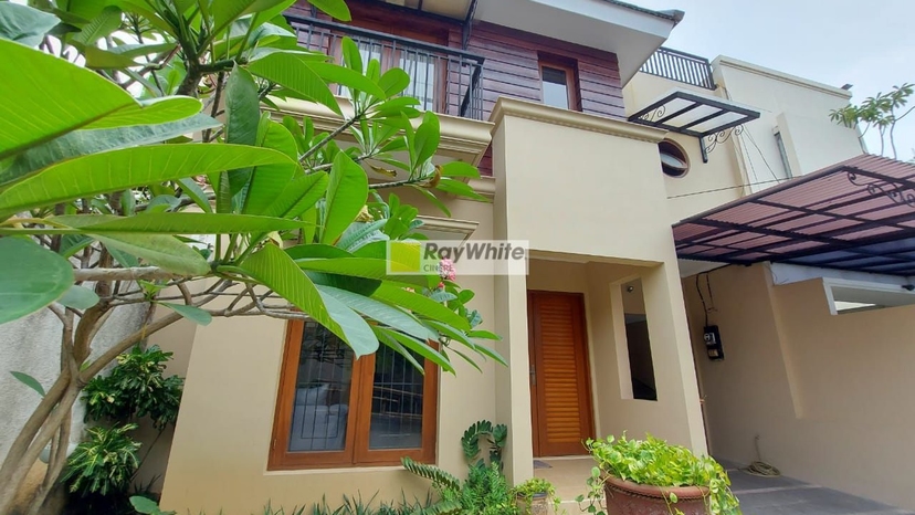 Disewakan Rumah Asri Bangunan Baru Siap Huni Dalam Town House Di Cipete